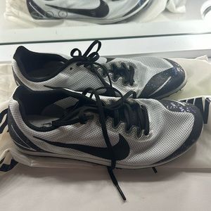 Track shoes